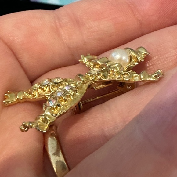 VINTAGE scarecrow, gold tone, pearl and rhinestone pin/brooch - Picture 5 of 6